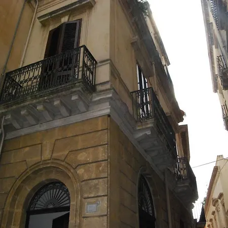 Palazzo Del Centro فندق مبيت وإفطار