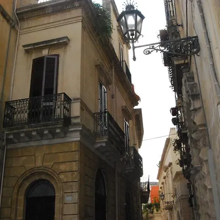 فندق مبيت وإفطار Palazzo Del Centro 3*